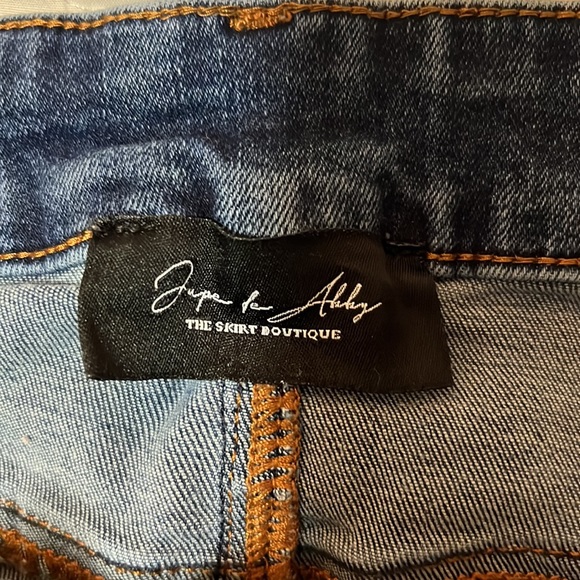 Jupe de Abby, size Medium, denim skirt - Picture 2 of 4